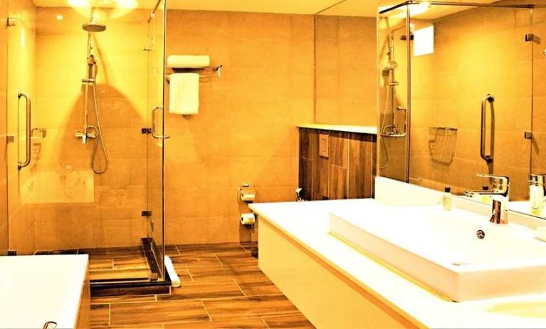 clean and spacious bathroom with shower at DoubleTree by Hilton Nairobi Hurlingham.