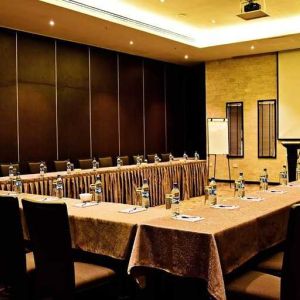 professional meeting room ideal for all business meetings and conferences at DoubleTree by Hilton Nairobi Hurlingham.