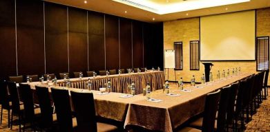 professional meeting room ideal for all business meetings and conferences at DoubleTree by Hilton Nairobi Hurlingham.