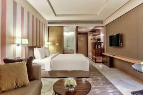 Comfortable king guestroom at the DoubleTree by Hilton Sukhumvit Bangkok.