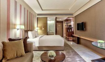 Comfortable king guestroom at the DoubleTree by Hilton Sukhumvit Bangkok.