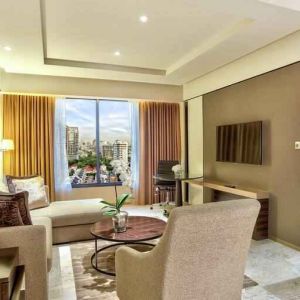 Living room with working station at the DoubleTree by Hilton Sukhumvit Bangkok.