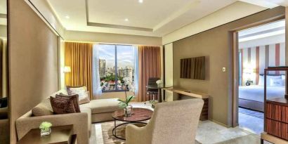 Living room with working station at the DoubleTree by Hilton Sukhumvit Bangkok.