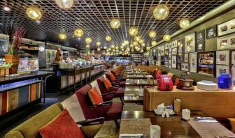 Dining area suitable for co-working at the DoubleTree by Hilton Sukhumvit Bangkok.