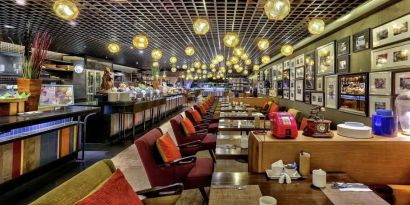 Dining area suitable for co-working at the DoubleTree by Hilton Sukhumvit Bangkok.