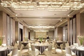 Dining area perfect for co-working at the Conrad Bangkok.