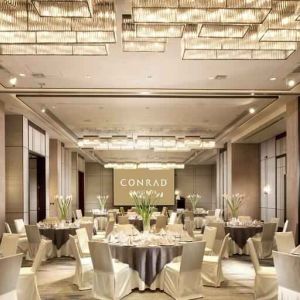 Dining area perfect for co-working at the Conrad Bangkok.