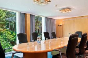 Small meeting room at the Hilton Zurich Airport.