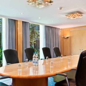 Small meeting room at the Hilton Zurich Airport.