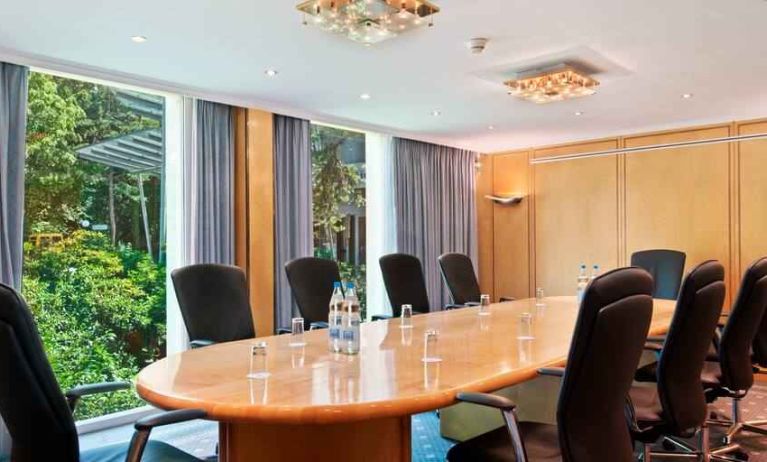 Small meeting room at the Hilton Zurich Airport.