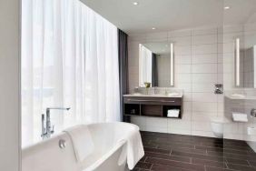 Guest bathroom at the Hilton Garden Inn Zurich Limmattal.