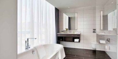 Guest bathroom at the Hilton Garden Inn Zurich Limmattal.