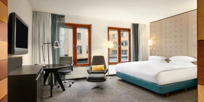 King bedroom with desk at the Hilton Stockholm Slussen.