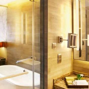 Guest bathroom with bath tub at the Hilton Colombo Residence.