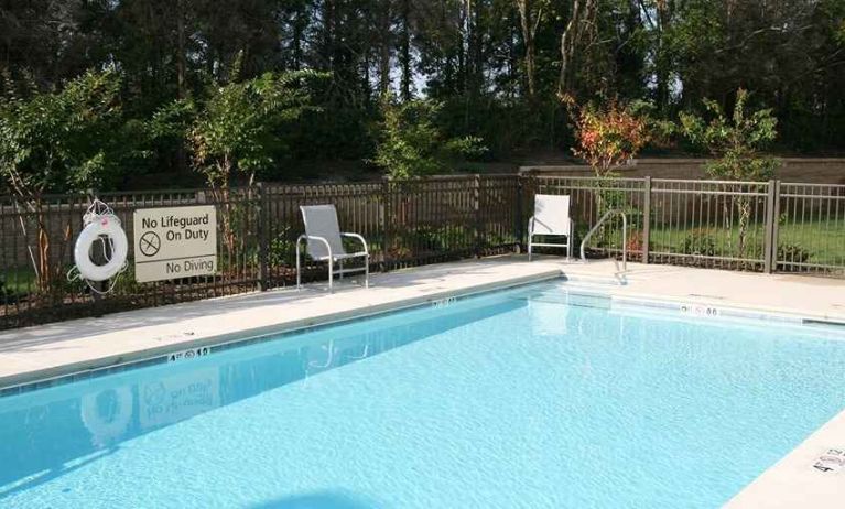 big outdoor pool at Hampton Inn & Suites Lebanon.