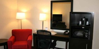 private work desk area at Hampton Inn & Suites Lebanon.