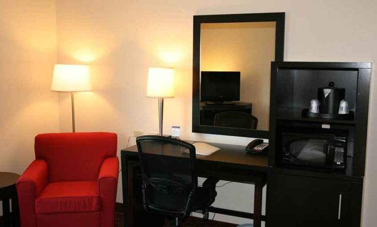 private work desk area at Hampton Inn & Suites Lebanon.