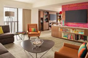 Comfortable living room with working station at the Hyatt Regency San Francisco.