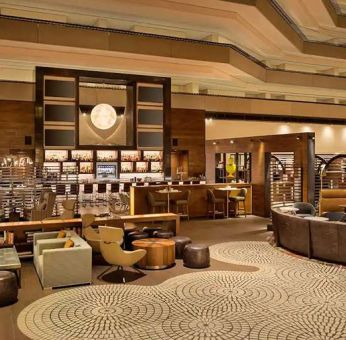 Elegant dining area suitable for co-working at the Hyatt Regency San Francisco.