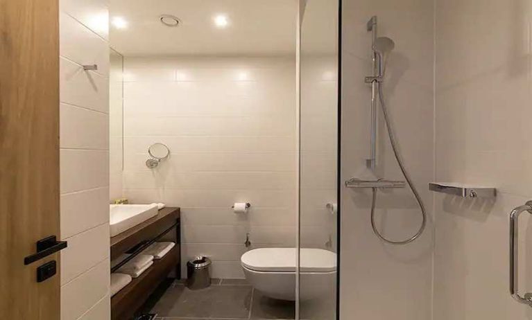 clean and spacious king bathroom with shower at Hilton Garden Inn Zagreb - Radnicka.