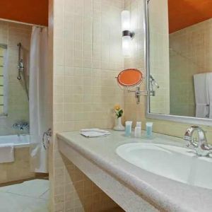 clean and spacious king bathroom with shower and bath combo at Hilton Alexandria Green Plaza.