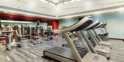 well equipped fitness center at Hilton Alexandria Green Plaza.