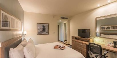 lovely king suite with TV, work desk, and chair at Hampton Inn & Suites by Hilton Salamanca Bajio.