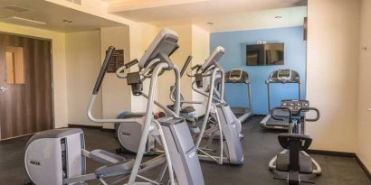 well equipped fitness center at Hampton Inn & Suites by Hilton Salamanca Bajio.