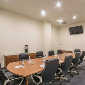 professional meeting room at Hampton Inn & Suites by Hilton Salamanca Bajio.