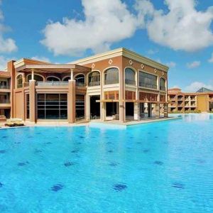 stunning outdoor pool with sunbeds at Hilton Alexandria King's Ranch.