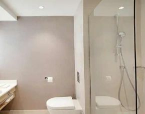 clean and spacious guest bathroom with shower at Hilton Garden Inn Budapest City Centre.