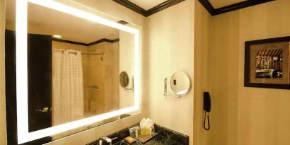 guest bathroom with shower at Hilton Princess San Pedro Sula.