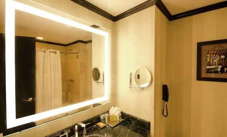 guest bathroom with shower at Hilton Princess San Pedro Sula.