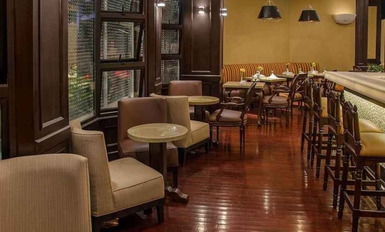 comfortable restaurant and coworking space at Hilton Garden Inn Guatemala City.