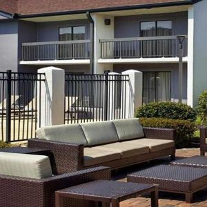 Lovely outdoor patio ideal for coworking at Sonesta Select Atlanta Norcross I-85.