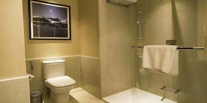 clean and spacious guest bathroom with shower at Hilton Garden Inn Trivandrum.