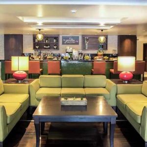 comfortable lobby and lounge area ideal for coworking at Hilton Garden Inn Trivandrum.