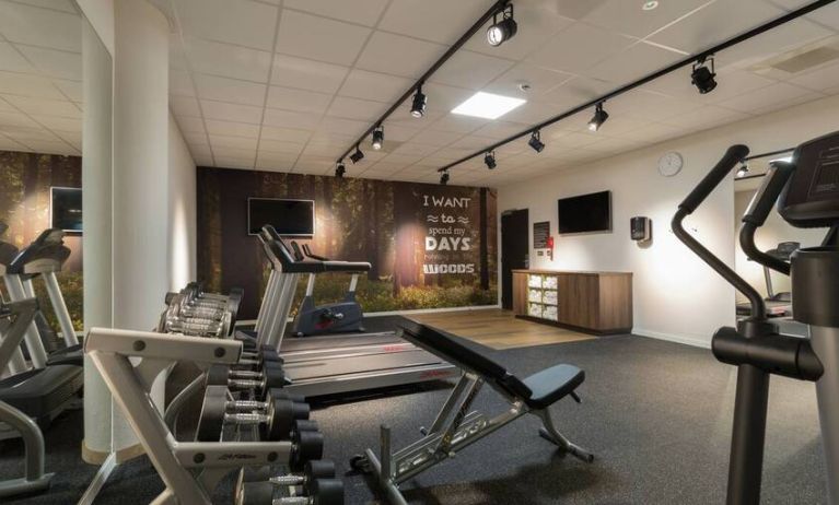 Treadmills, a squat rack, medicine balls and free weight benches in Hitlon Antwerp Central Station.