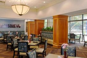 Seating area suitable for co-working at the Doubletree by Hilton Houston Medical Center Hotel & Suites.