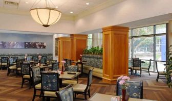 Seating area suitable for co-working at the Doubletree by Hilton Houston Medical Center Hotel & Suites.