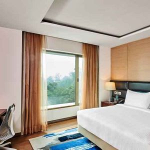 King bedroom with desk at the Hilton Garden Inn Lucknow.