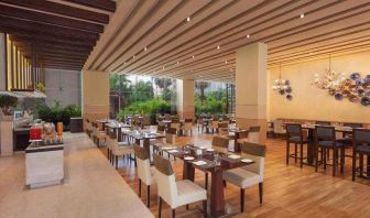 Dining area suitable for co-working at the DoubleTree by Hilton Gurugram Baani Square.