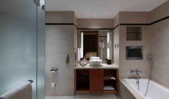 Guest bathroom at the Hilton Bangalore Embassy GolfLinks.