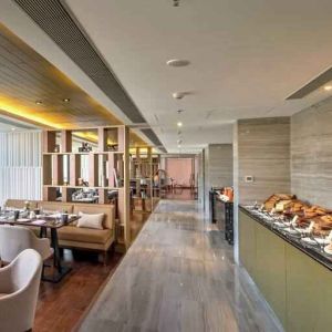 Dining area perfect for co-working at the DoubleTree by Hilton Ahmedabad.