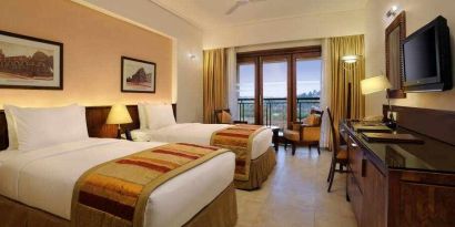 Twin room with desk at the DoubleTree by Hilton Goa - Arpora - Baga.