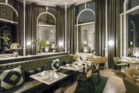 Dining area at the Hilton Brussels Grand Place .