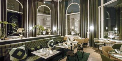 Dining area at the Hilton Brussels Grand Place .