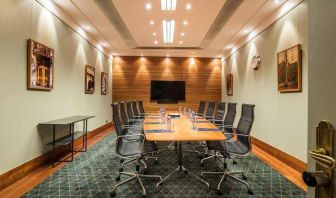 Meeting room at the Hilton Brussels Grand Place .