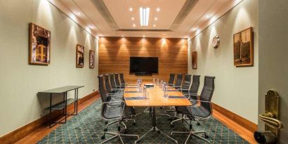 Meeting room at the Hilton Brussels Grand Place .