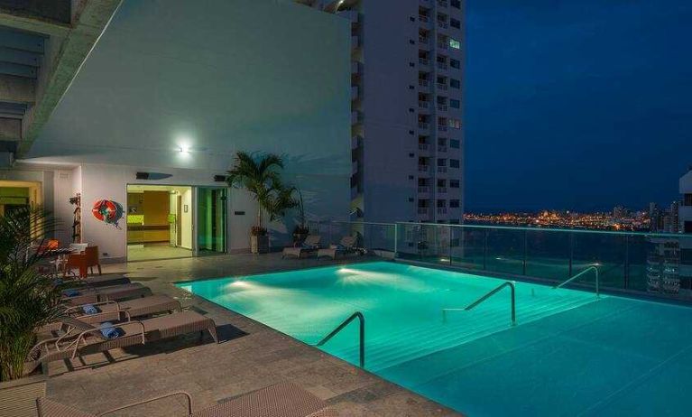 Relaxing outdoor pool at the Hampton by Hilton Cartagena.